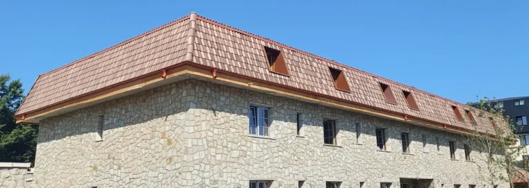 Acoperiș Hanul Visoianu realizat cu țiglă ceramică de Acoperișuri Iași